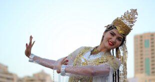 طاجيكستان في “أيام الشارقة التراثية”.. وردٌ من ذهب