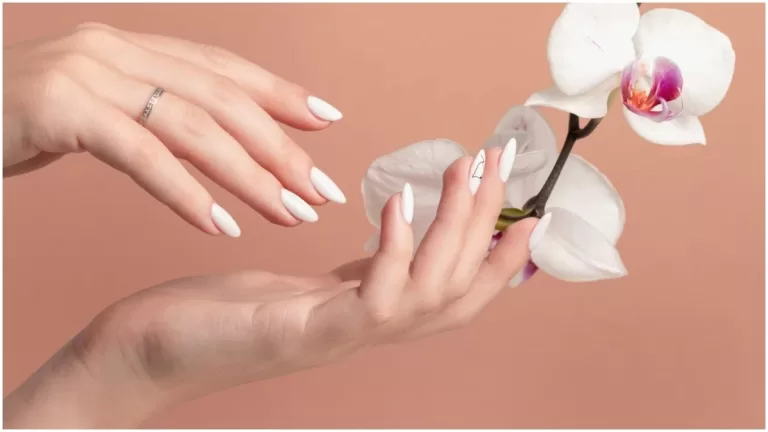 nails-white