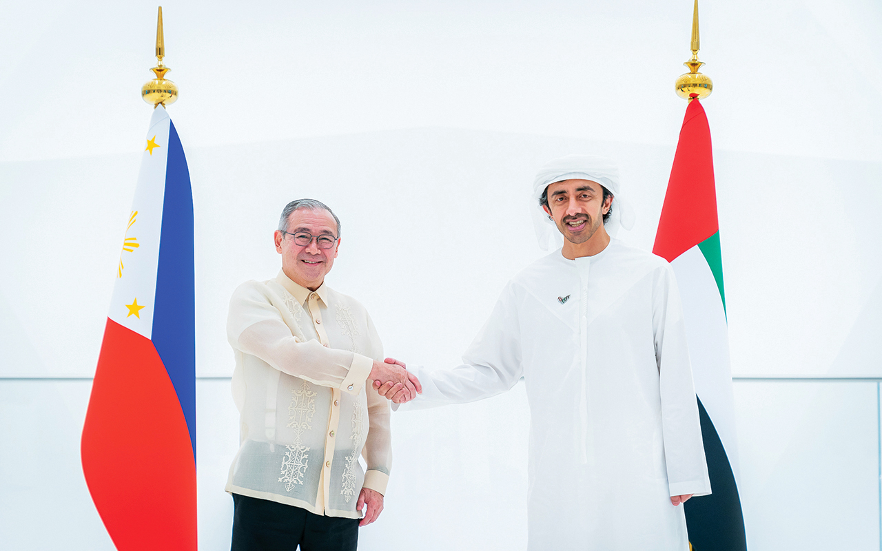 ط¹ط¨ط¯ط§ظ„ظ„ظ‡ ط¨ظ† ط²ط§ظٹط¯ ظٹط³طھظ‚ط¨ظ„ ظˆط²ظٹط± ط®ط§ط±ط¬ظٹط© ط§ظ„ظپظ„ط¨ظٹظ†. 4