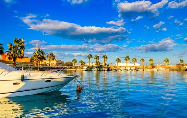 White,Luxury,Yachts,In,Sea,Harbor,Of,Hurghada,,Egypt.,Marina