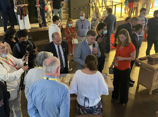 CADCFF06-A2D9-4FF0-9075-FF17244EAE14