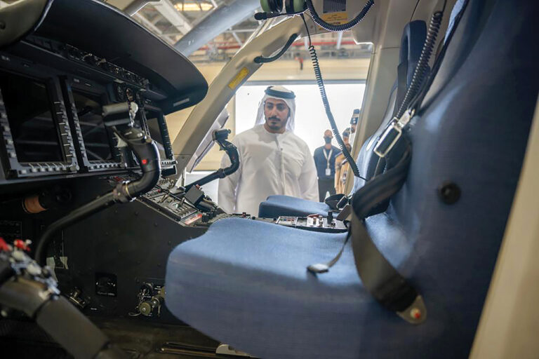 ظ…ط­ظ…ط¯ ط¨ظ† ط³ظ„ط·ط§ظ† ط¨ظ† ط®ظ„ظٹظپط© ظٹط·ظ„ط¹ ط¹ظ„ظ‰ ط§ظ„طھط¬ظ‡ظٹط²ط§طھ ط§ظ„ط­ط¯ظٹط«ط© ط¨ط·ظٹط±ط§ظ† ط´ط±ط·ط© ط£ط¨ظˆط¸ط¨ظٹ 2