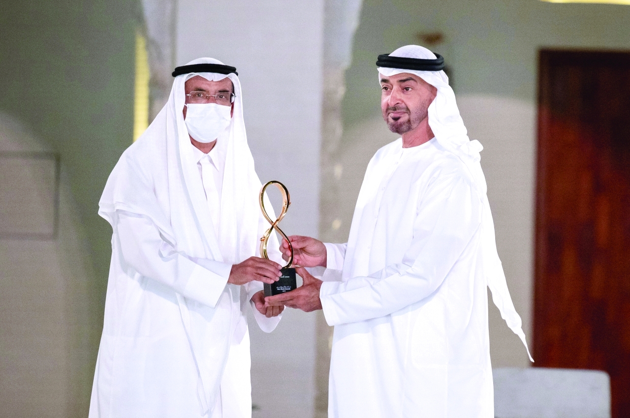 ظ…ط­ظ…ط¯ ط¨ظ† ط²ط§ظٹط¯ ظٹظƒط±ظ… 12 ط´ط®طµظٹط© ط¨ظ€ "ط¬ط§ط¦ط²ط© ط£ط¨ظˆط¸ط¨ظٹ". 15