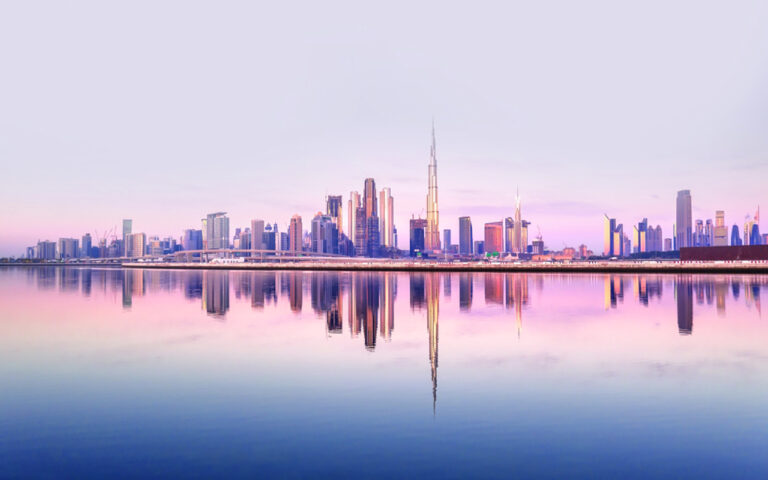 Beautiful,Colorful,Sunrise,Lighting,Up,The,Skyline,And,The,Reflection