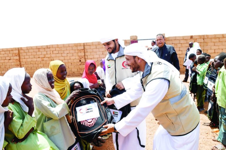 ط¶ظ…ظ† ط¬ظ‡ظˆط¯ ط§ظ„ط¥ظ…ط§ط±ط§طھ ط§ظ„ط¥ظ†ط³ط§ظ†ظٹط© .. " ط§ظ„ظ‡ظ„ط§ظ„ " ظٹظˆط²ط¹ ط­ظ‚ط§ط¦ط¨ ظ…ط¯ط±ط³ظٹط© ظˆ ظ‚ط±ط·ط§ط³ظٹط© ط¹ظ„ظ