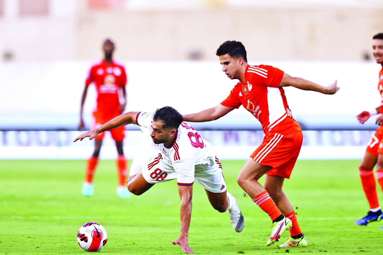 مباراة كرة القدم دوري ادنوك للمحترفين بين فريق نادي عجمان وفريق نادي شارقة استاد راشد،سبتمبر،15 ،2022 .تصوير غلام كاركر