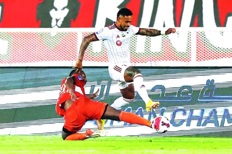 مباراة كرة القدم دوري ادنوك للمحترفين بين فريق نادي عجمان وفريق نادي شارقة استاد راشد،سبتمبر،15 ،2022 .تصوير غلام كاركر