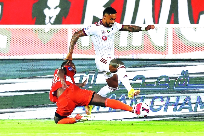 مباراة كرة القدم دوري ادنوك للمحترفين بين فريق نادي عجمان وفريق نادي شارقة استاد راشد،سبتمبر،15 ،2022 .تصوير غلام كاركر