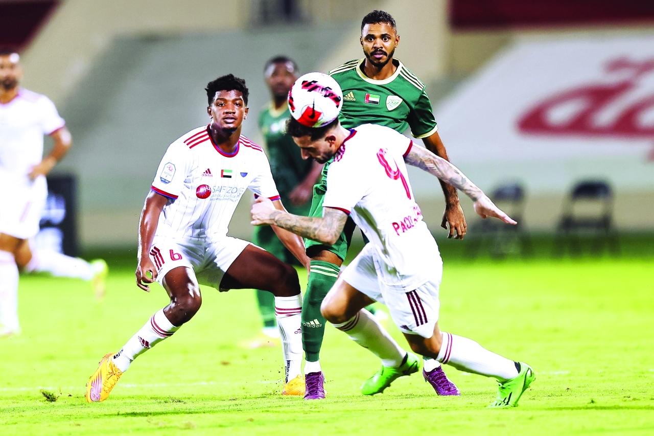 مباراة كرة القدم بين الفريق نادي الشارقة و فريق نادي خورفكان خلال دوري ادنوك للمحترفين استاد الشارقة،اكتوبر،01 ،2022 .تصوير غلام كاركر