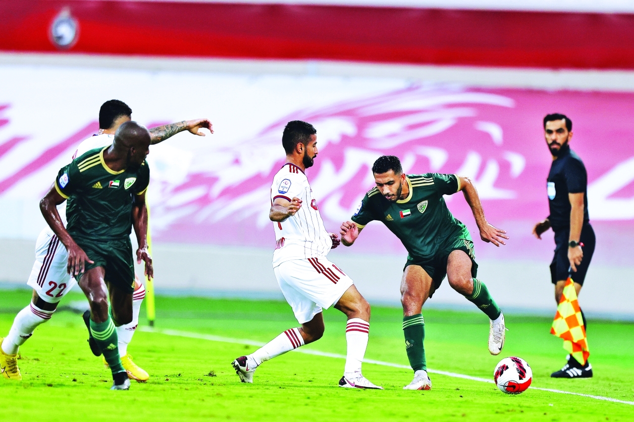 مباراة كرة القدم بين الفريق نادي الشارقة و فريق نادي خورفكان خلال دوري ادنوك للمحترفين استاد الشارقة،اكتوبر،01 ،2022 .تصوير غلام كاركر