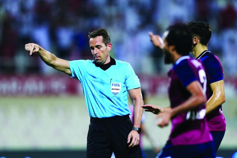 مباراة كرة القدم بين نادي الشارقة ونادي الوحدة ضمن دوري آدنوك اامحترفين - استاد الشارقة،نوفمبر،٠٣،٢٠٢١.تصوير غلام كاركر