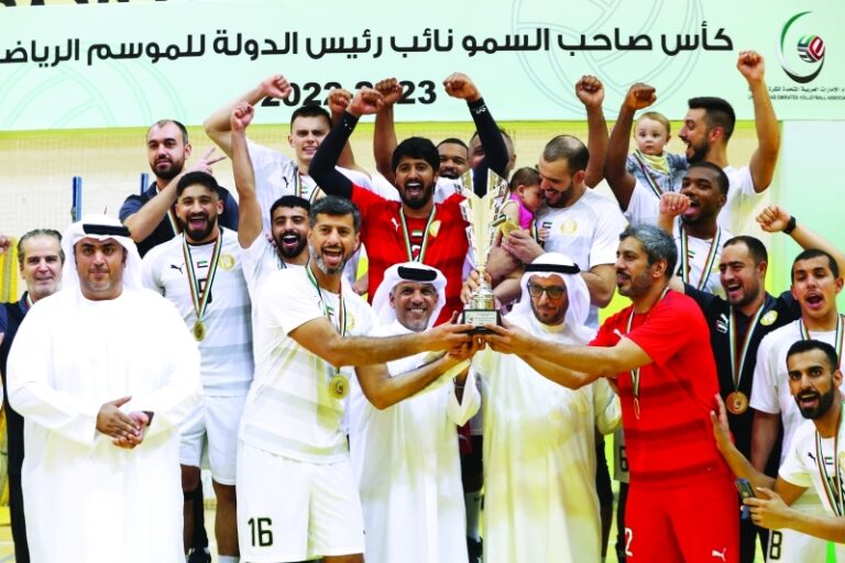 نهائي كأس نائب رئيس الدولة للكرة الطائرة صالة نادجزء من المباراة والتتويج بين شباب الأهلي والجزيرةي صالة نادي الوصل،اكتوبر،08 ،2022 .تصوير غل