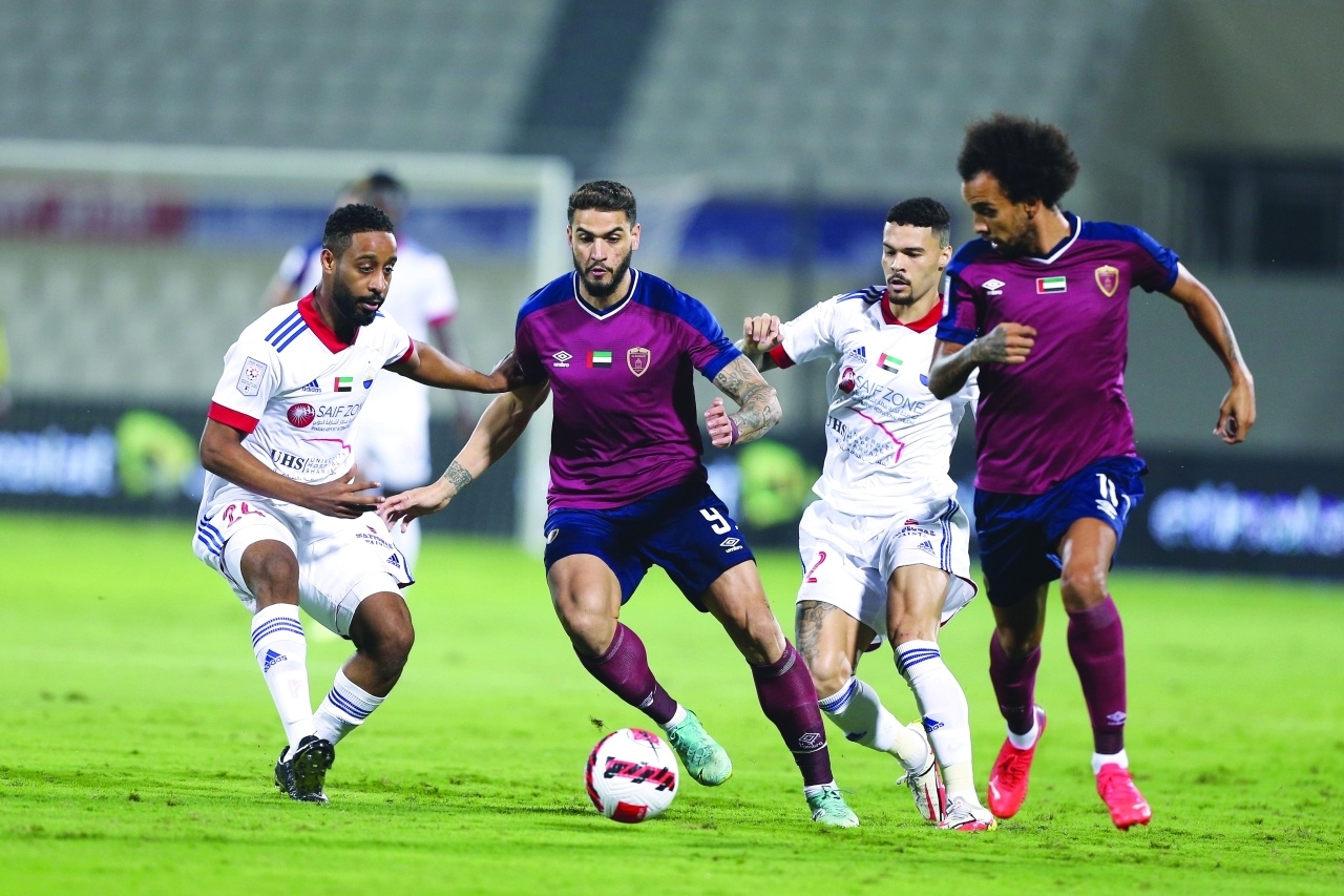 مباراة كرة القدم بين نادي الشارقة ونادي الوحدة ضمن دوري آدنوك اامحترفين - استاد الشارقة،نوفمبر،٠٣،٢٠٢١.تصوير غلام كاركر