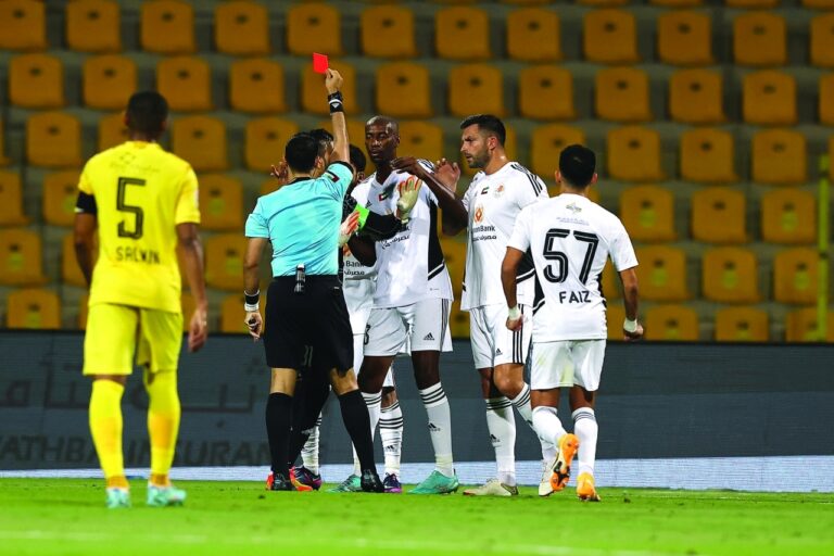 مباراة كرة القدم بين فريق نادي الوصل وفريق نادي عجمان  استاد زعبيل نادي الوصل خلال دوري ادنوك للمحترفين استاد الشارقة،نوفمبر،05 ،2022 .تصوير غ