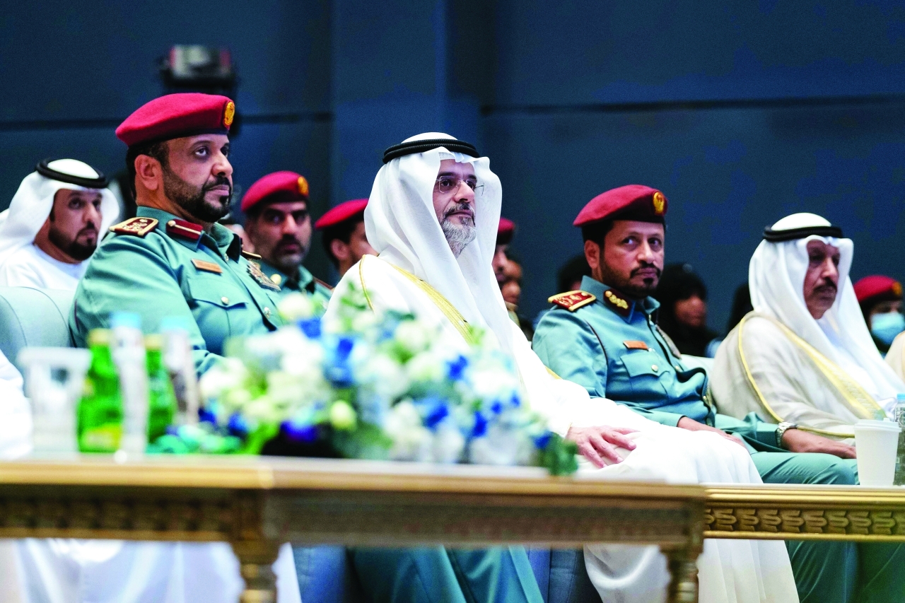 ولي عهد الشارقة يشهد حفل تخريج الفوج الرابع من طلبة الدراسات العليا بأكاديمية العلوم الشرطية