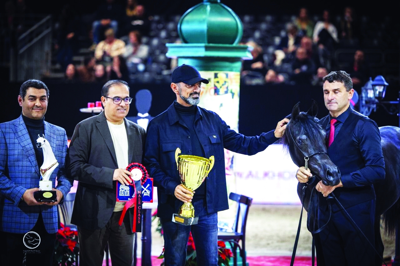 عمار النعيمي يشهد تألق خيول الإمارات في بطولة العالم للخيل العربية بباريس.