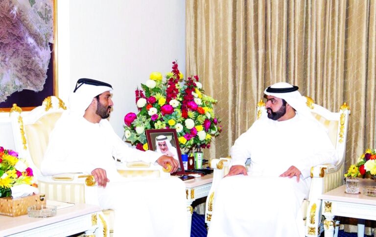 ولي عهد الفجيرة يستقبل عبدالله بن طوق المري ويبحث معه المستجدات الاقتصادية في الدولة.