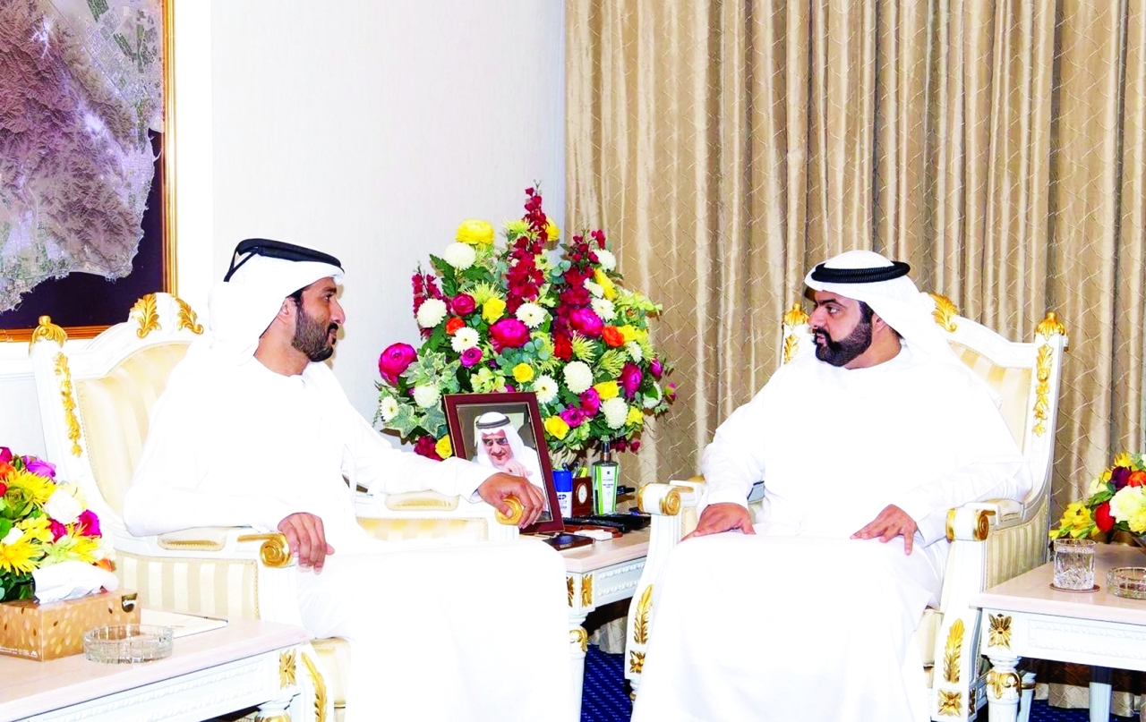 ولي عهد الفجيرة يستقبل عبدالله بن طوق المري ويبحث معه المستجدات الاقتصادية في الدولة.