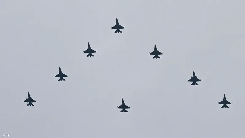 1-1589832