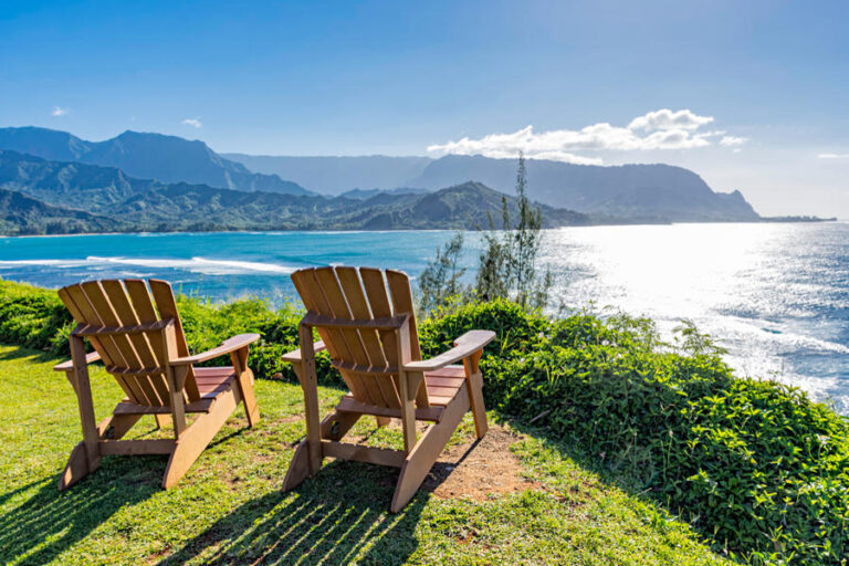 Lounging,Chairs,Overlooking,Hanalei,Bay,And,The,Na,Pali,Coast