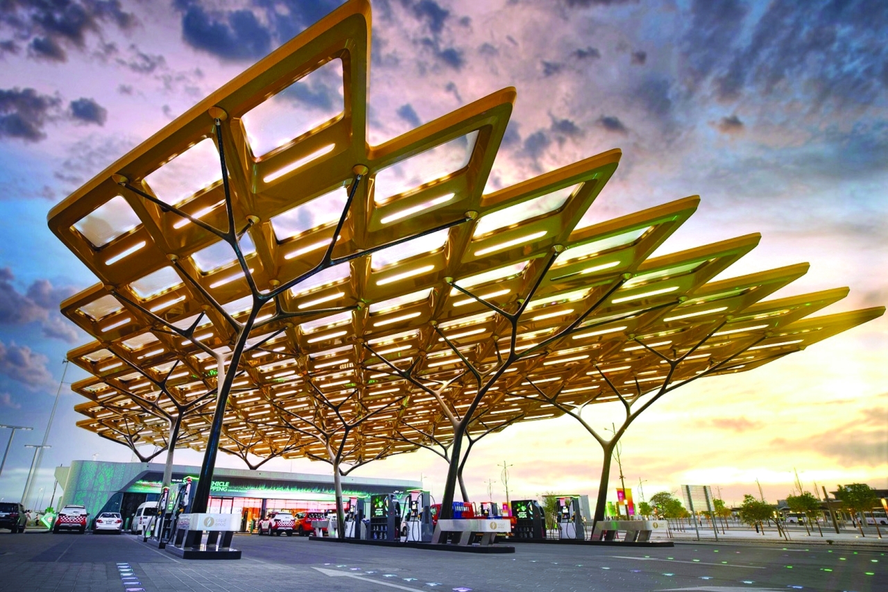 محطة الخدمة المستقبلية لـ "اينوك " تستقبل العملاء في "مدينة اكسبو دبي".