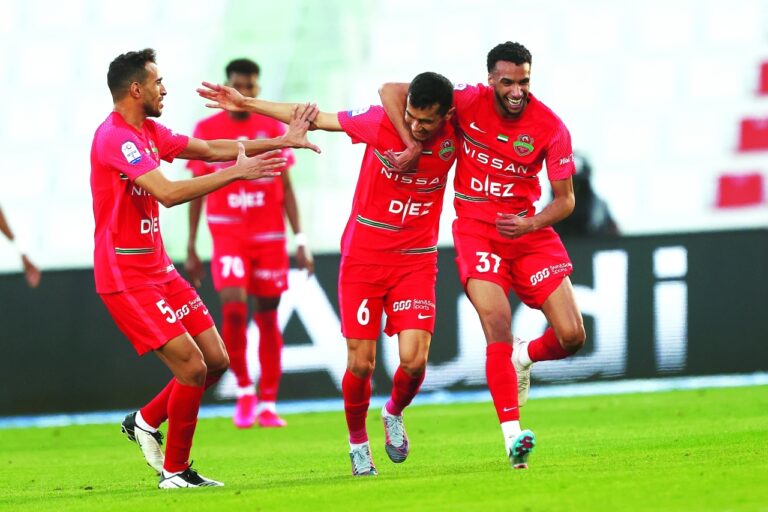 مباراة كرة القدم  بين فريق نادي شباب الأهلي وفريق نادي الظفرة دوري للمحترفين استاد راشد،February 14, 2023.تصوير غلام كاركر