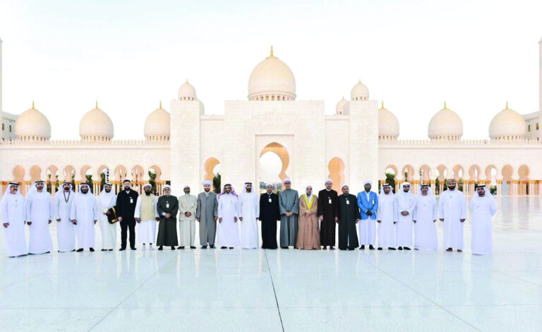 أصحاب الفضيلة  العلماء ضيوف رئيس الدولة يزورون جامع الشيخ زايد الكبير في أبوظبي.