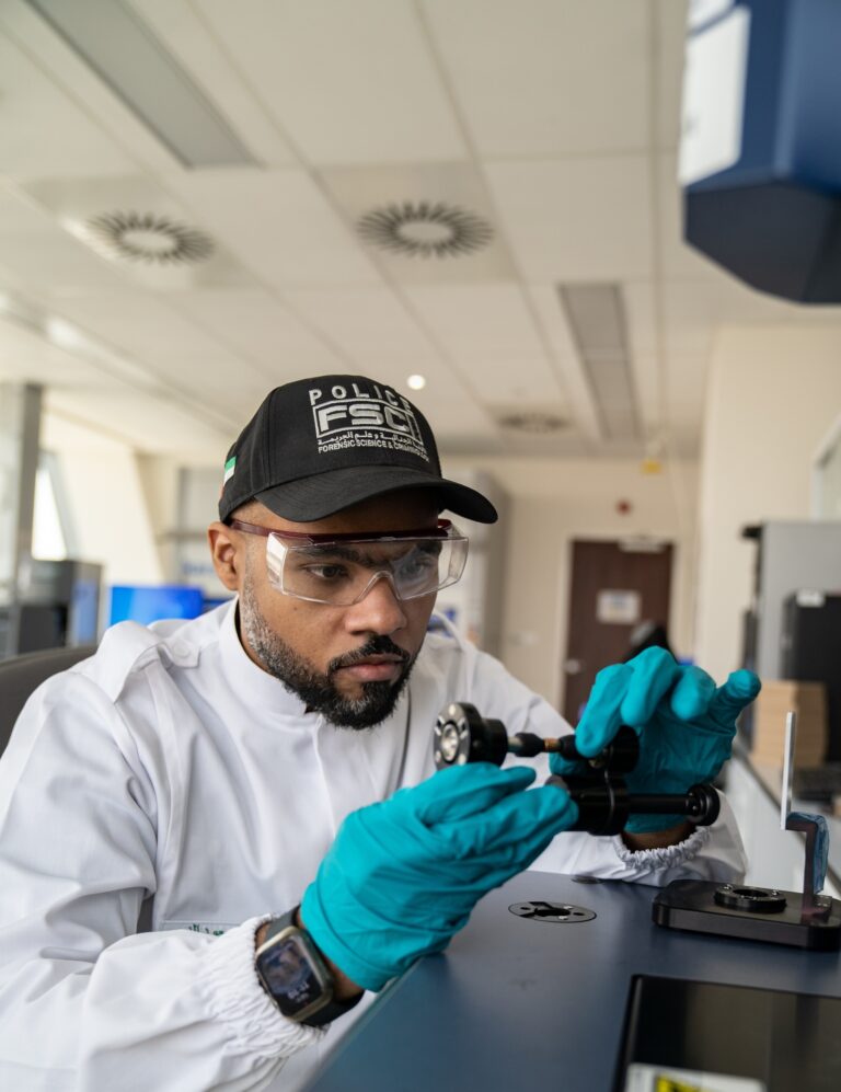 شرطة دبي تنجح في ربط نظام بصمة السلاح مع قاعدة بيانات "الإنتربول".