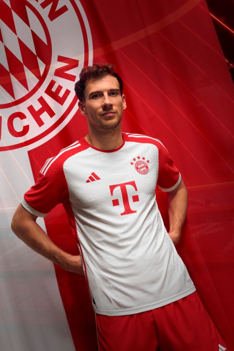 FC Bayern Home Kit (2)