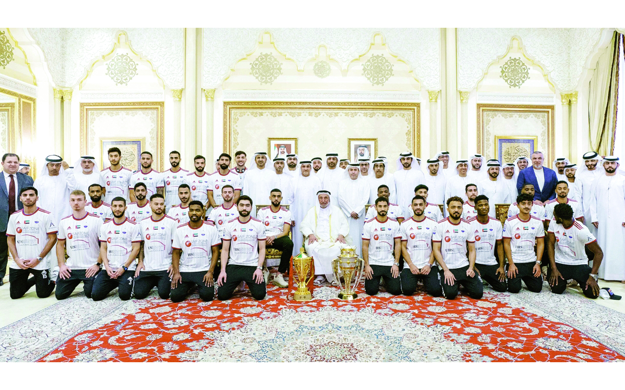 سلطان القاسمي يستقبل الفريق الأول بنادي الشارقة لكرة القدم المتوج بكأس رئيس الدولة ويوجه بمكافأته بمبلغ 10 ملايين درهم