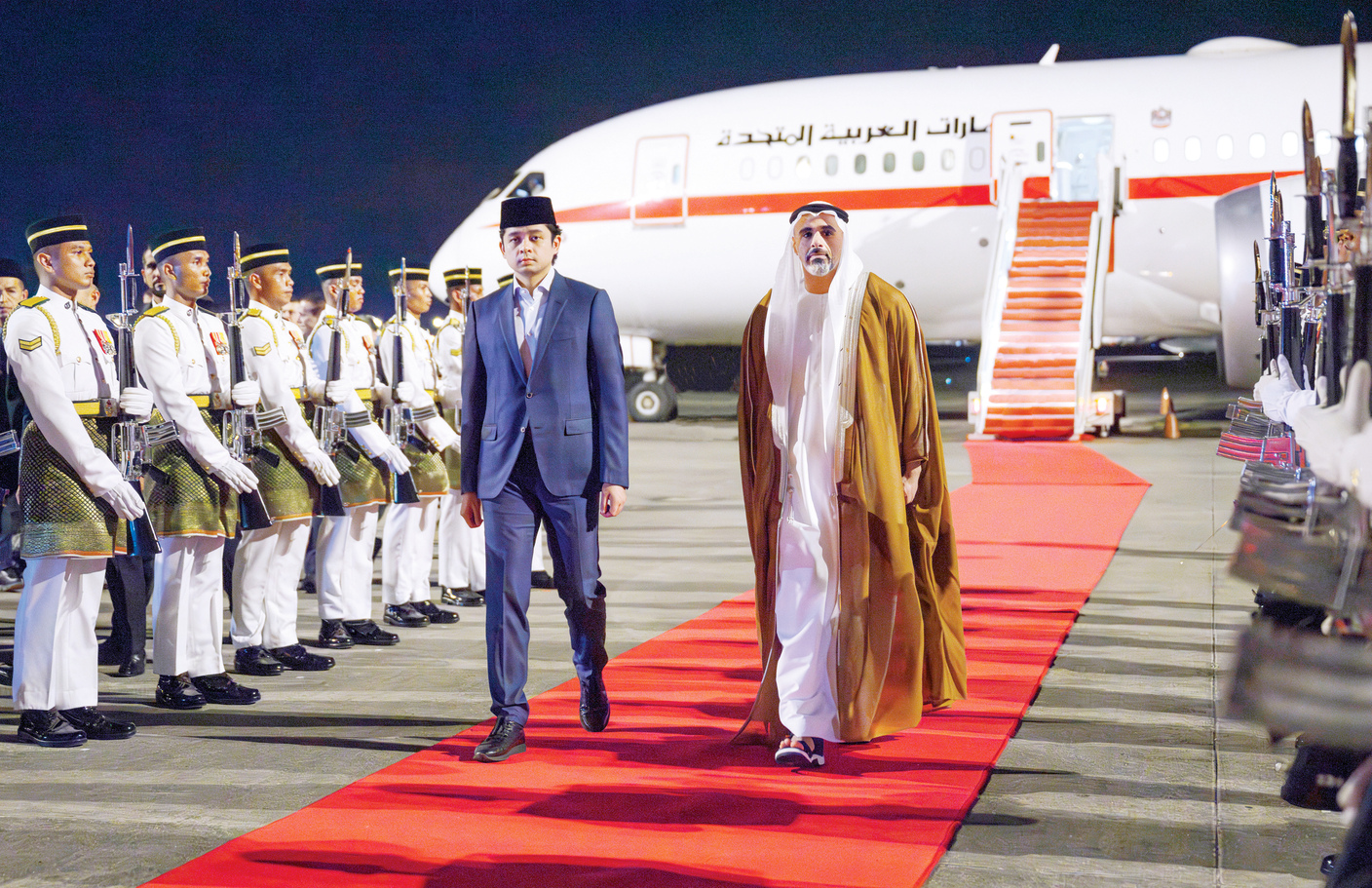 خالد بن محمد بن زايد يصل إلى ماليزيا في زيارة رسمية.