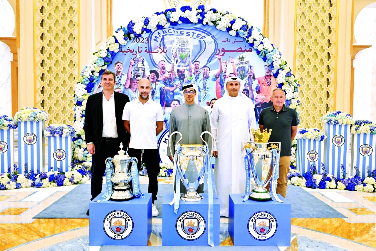 منصور بن زايد لدى استقباله إدارة مانشستر سيتي: إنجازات النادي حافز لمواصلة المسيرة المُتميّزة و ترسيخٌ للصدارة العالمية.