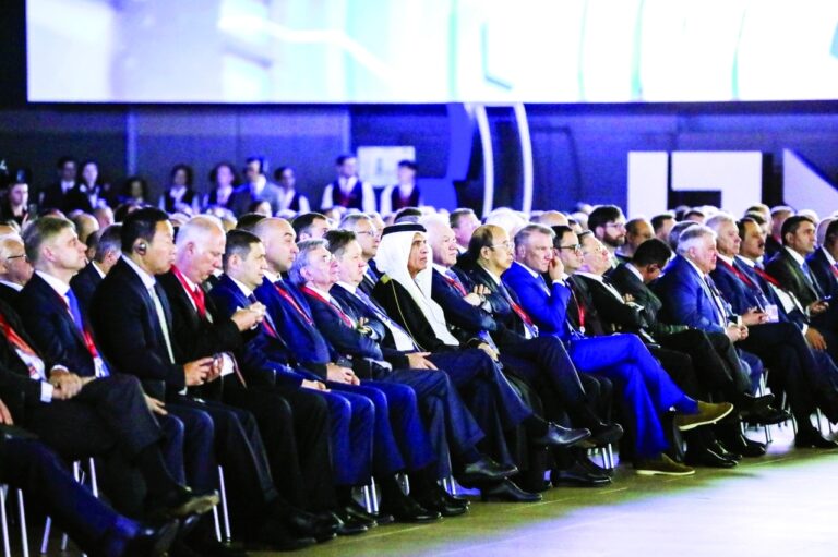 سعود بن صقر يشهد أعمال الجلسة الرئيسية لمنتدى سانت بطرسبرغ الاقتصادي الدولي.