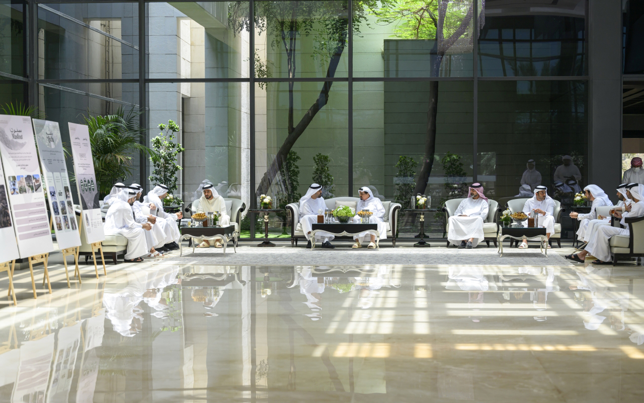 حاكم عجمان يطلق مشروع تطوير منطقة "مصفوت" ويستقبل ذياب بن محمد بن زايد للاطلاع على خطة التطوير.