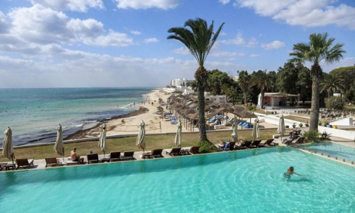 منتجع-سياحي-بحر-تونس100-730x438