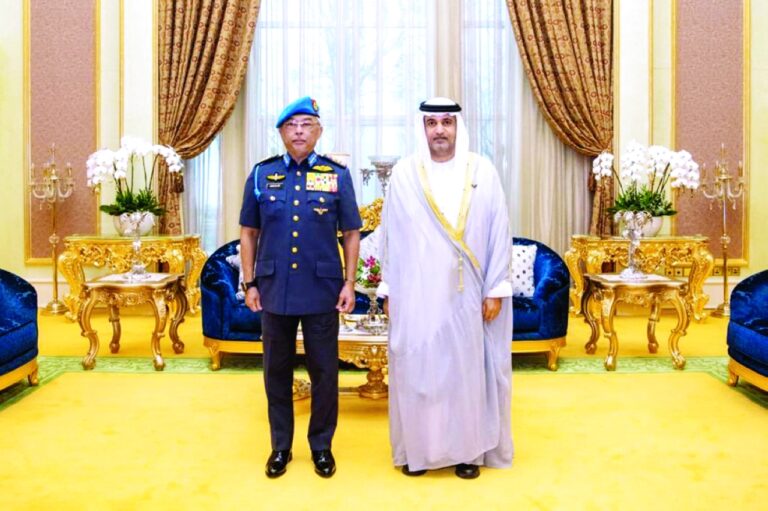 ملك ماليزيا يستقبل سفير الإمارات بمناسبة انتهاء فترة عمله.