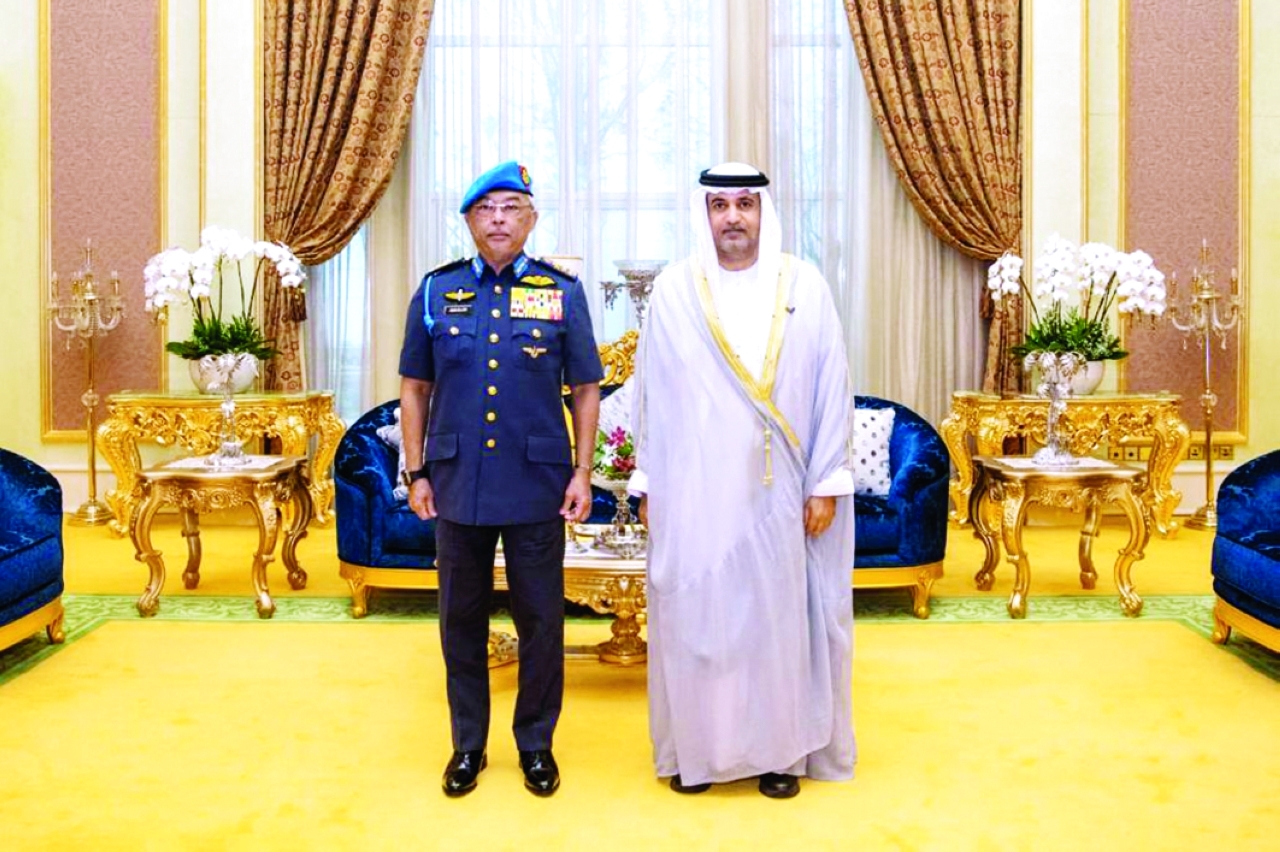 ملك ماليزيا يستقبل سفير الإمارات بمناسبة انتهاء فترة عمله.