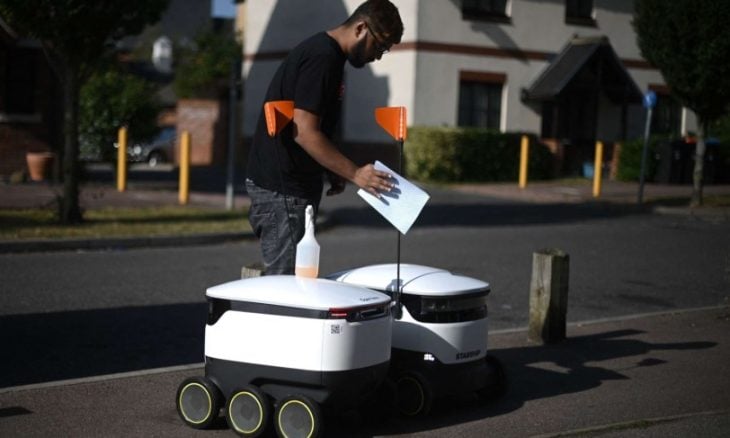 روبوت-توصيل-بريطانيا100-730x438