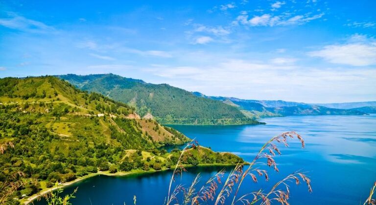 Beautiful,View,Of,Lake,Toba,With,Blue,Sky,Background