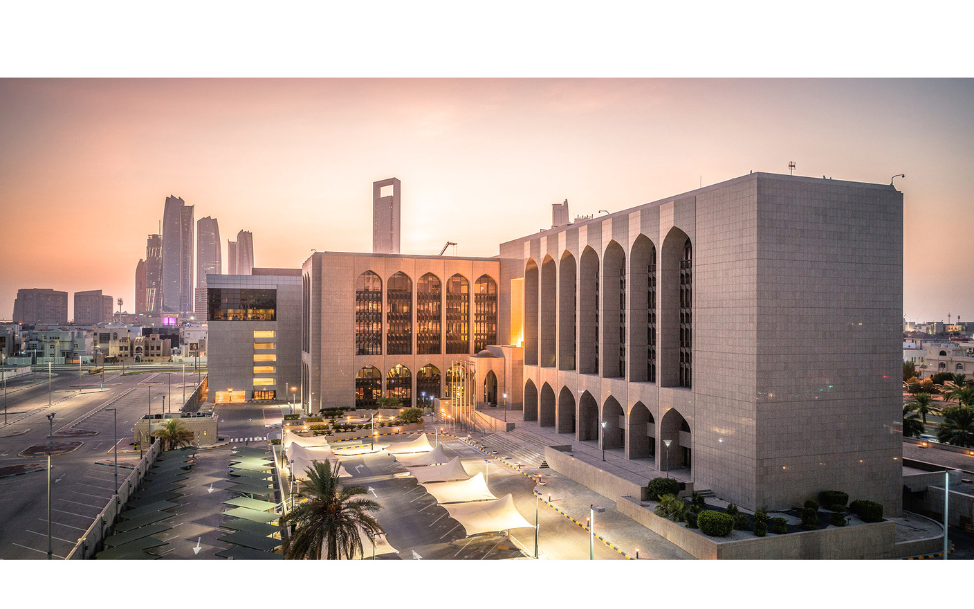 42.5 مليار درهم تمويلات البنوك الوطنية للقطاع التجاري والصناعي خلال 12 شهراً