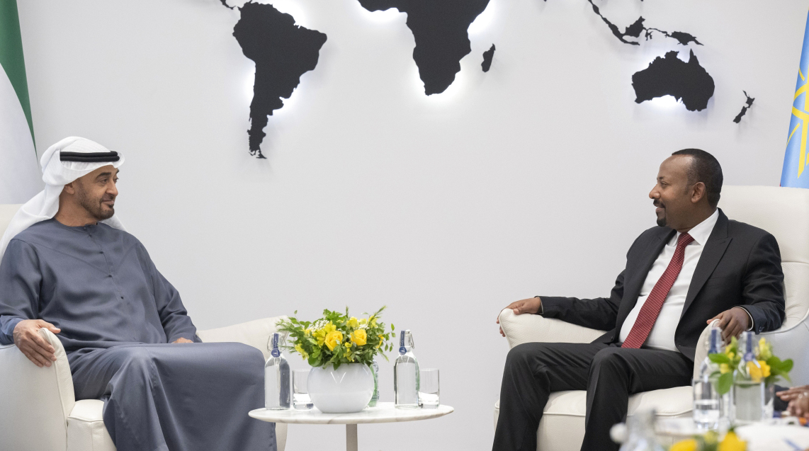 رئيس الدولة ورئيس وزراء إثيوبيا يبحثان في أديس أبابا تعزيز علاقات التعاون بين البلدين والتطورات الإقليمية.