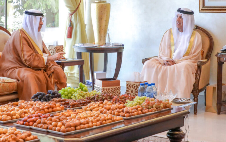 حاكم رأس الخيمة يستقبل سفير الكويت.