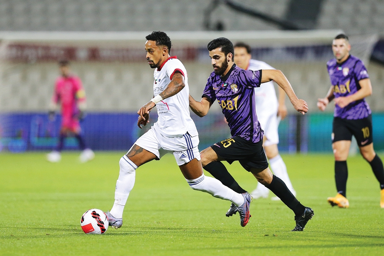 مباراة كرة القدم بين فريق نادي الشارقة وفريق نادي العين ضمن دوري ادنوك للمحترفيين استاد الشارقة،يناير،٠٨،٢٠٢٢.تصوير غلام كاركر