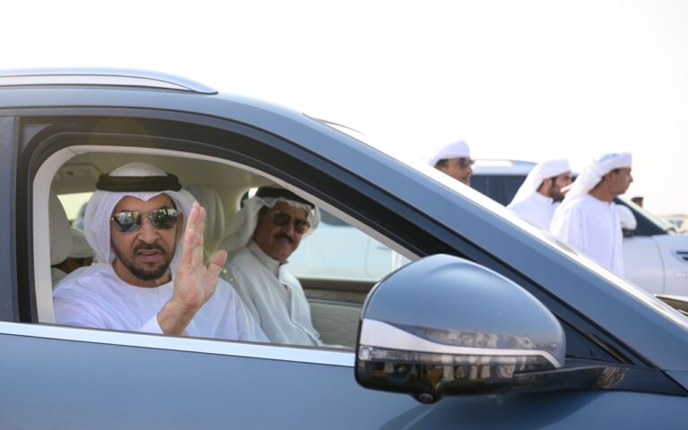 حمدان بن زايد يشهد منافسات اليوم الختامي لمهرجان الظفرة الأول لسباقات الهجن ..