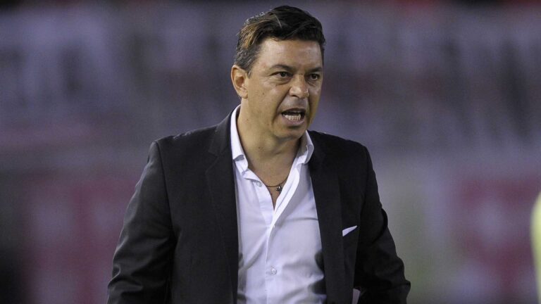 FBL-ARGENTINA-RIVER PLATE-BANFIELD