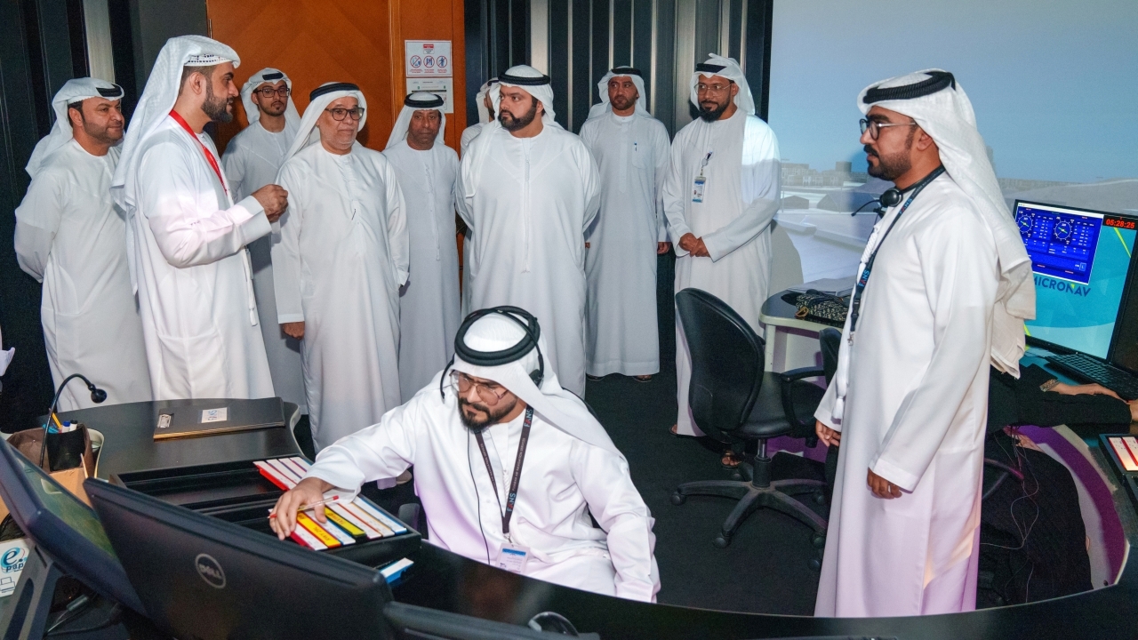 محمد الشرقي يزور أكاديمية الفجيرة للطيران ويطلع على أقسامها وبرامجها التدريبية الجديدة