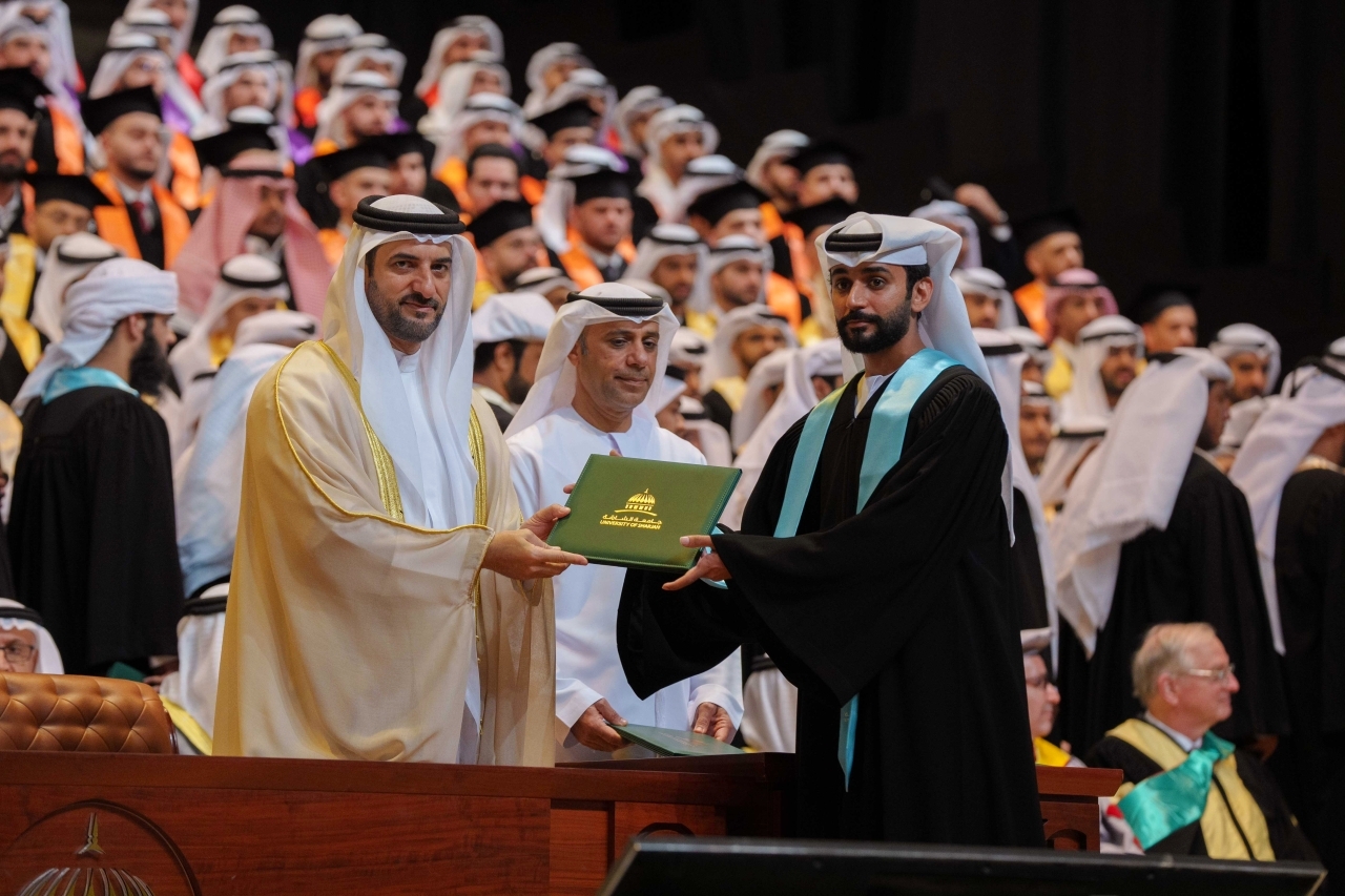 سلطان بن أحمد القاسمي يشهد حفل تخريج طلاب جامعة الشارقة