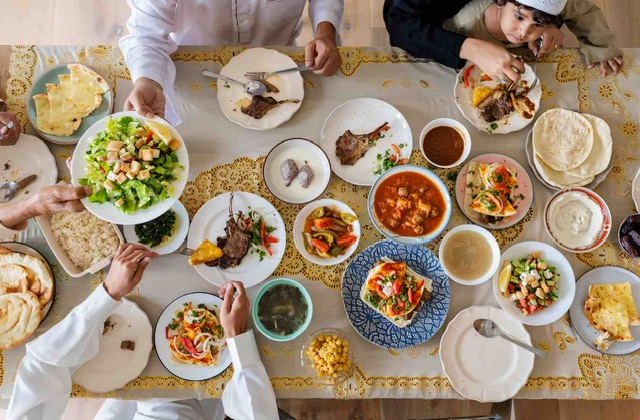Muslim,Family,Having,A,Ramadan,Feast