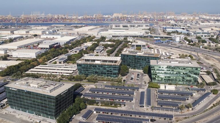 دبي.. 24 % نسبة نمو معاملات "تراخيص" التجارية و27% نمو إقامات العمل في 2022.