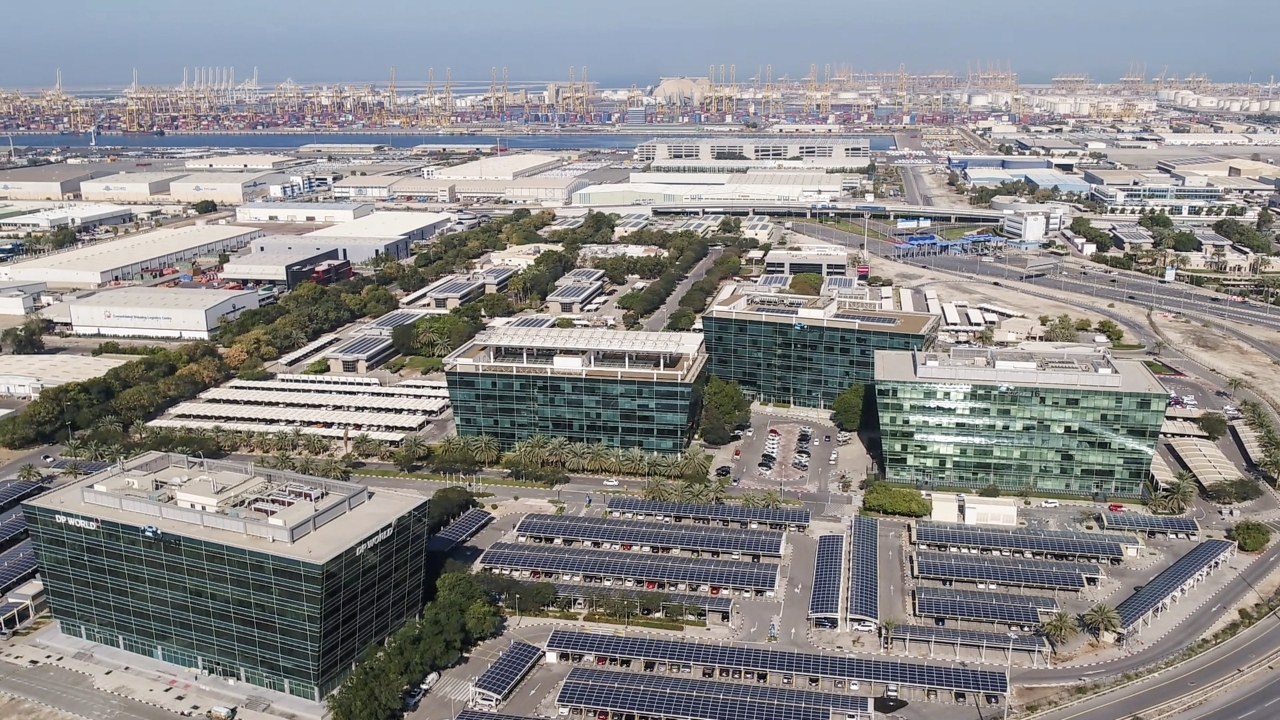 دبي.. 24 % نسبة نمو معاملات "تراخيص" التجارية و27% نمو إقامات العمل في 2022.